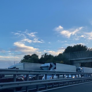 Code in A10: la direzione dell'autostrada: "Per il weekend sarà rimosso il cantiere" Code in A10: la direzione dell'autostrada: "Per il weekend sarà rimosso il cantiere"