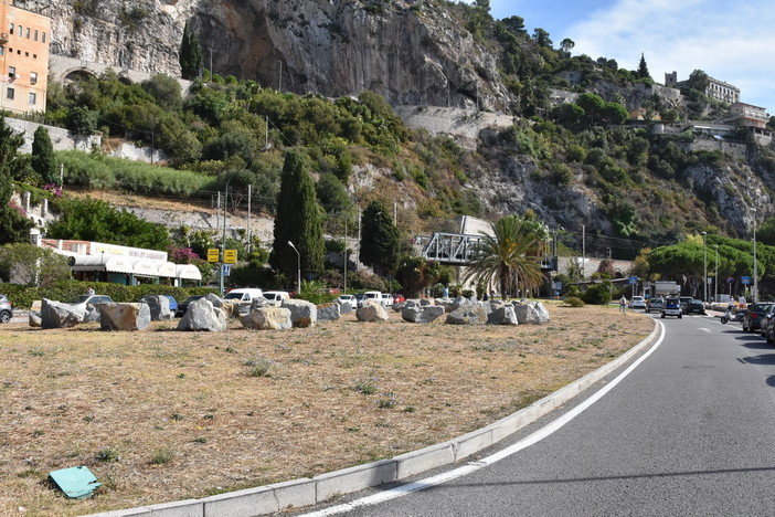 Ventimiglia, memoriale delle vittime della frontiera da rimuovere: celebrazione a Ponte San Ludovico