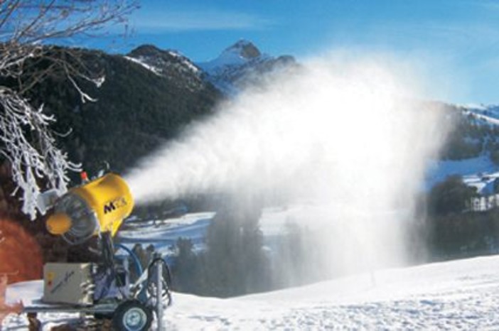 Mondolè Ski: continua l'innevamento artificiale delle piste, da domani nuove aperture Mondolè Ski: continua l'innevamento artificiale delle piste, da domani nuove aperture