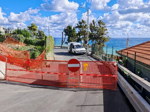 Sanremo, chiusura di via Duca d’Aosta: per i consiglieri Damiano e Rodà strada alternativa poco sicura Sanremo, chiusura di via Duca d’Aosta: per i consiglieri Damiano e Rodà strada alternativa poco sicura