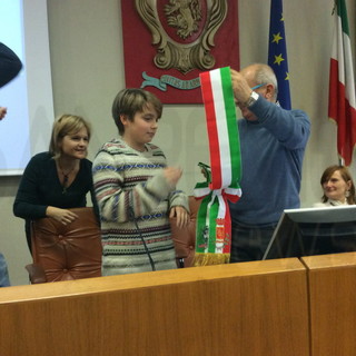 Primo Consiglio comunale dei ragazzi a Ventimiglia: insediato il nuovo baby Sindaco, gli assessori fanno già sul serio con proposte concrete