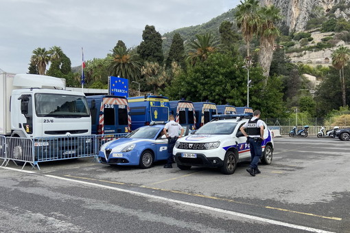 Attentato dell'Isis a Mosca: la Francia aumenta i controlli ai confini tra Ventimiglia e Mentone Attentato dell'Isis a Mosca: la Francia aumenta i controlli ai confini tra Ventimiglia e Mentone