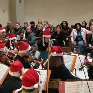 Imperia: grande successo per il 'Concerto di Natale' ieri alla chiesa della 'Sacra Famiglia' (Foto) Imperia: grande successo per il 'Concerto di Natale' ieri alla chiesa della 'Sacra Famiglia' (Foto)