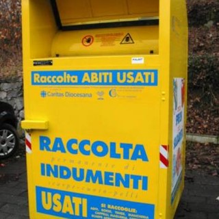 Sanremo: cassonetti per la raccolta indumenti fuori uso, una lettrice appella la Caritas