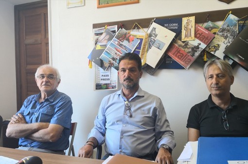 Golfo Dianese in ginocchio per l'emergenza idrica. I sindaci in coro: "Abbiamo bisogno di una mano, siamo una nave alla deriva" (Foto e video) Golfo Dianese in ginocchio per l'emergenza idrica. I sindaci in coro: "Abbiamo bisogno di una mano, siamo una nave alla deriva" (Foto e video)