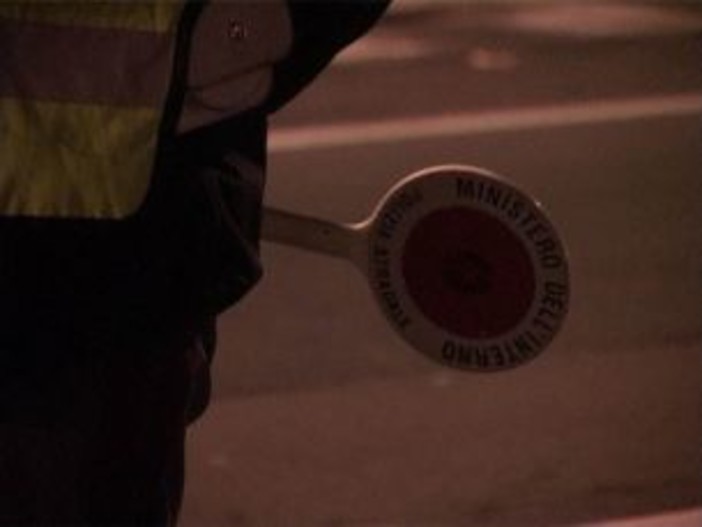 Sanremo: controlli nella notte della Polizia Stradale. Tre automobilisti denunciati per guida in stato d'ebbrezza Sanremo: controlli nella notte della Polizia Stradale. Tre automobilisti denunciati per guida in stato d'ebbrezza