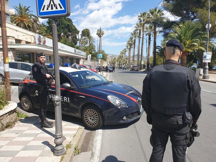 Il posto di blocco dei Carabinieri di Sanremo