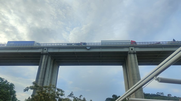 Lavori e code: sull'Autostrada dei Fiori due chilometri di incolonnamenti da stamattina ad Imperia (Foto) Lavori e code: sull'Autostrada dei Fiori due chilometri di incolonnamenti da stamattina ad Imperia (Foto)