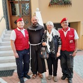 Bordighera solidale: alimenti, prodotti di prima necessità e giocattoli consegnati a padre Faustino (Foto) Bordighera solidale: alimenti, prodotti di prima necessità e giocattoli consegnati a padre Faustino (Foto)
