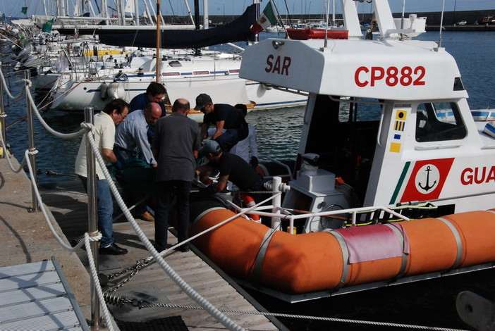 Ventimiglia: cadavere trovato di fronte a La Mortola, ha 35/40 anni ed è mistero sulla sua identità Ventimiglia: cadavere trovato di fronte a La Mortola, ha 35/40 anni ed è mistero sulla sua identità