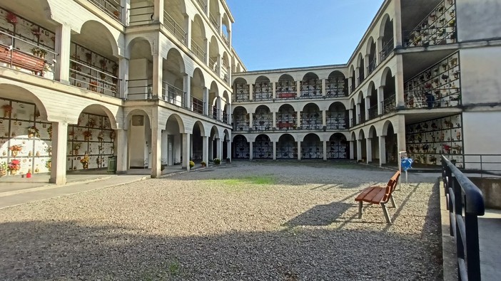 Ventimiglia, commemorazione dei defunti: al cimitero di Roverino santa messa con il vescovo Suetta Ventimiglia, commemorazione dei defunti: al cimitero di Roverino santa messa con il vescovo Suetta