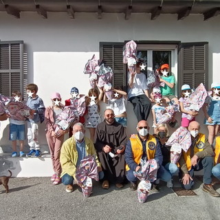 Bordighera: ieri la consegna delle uova di Pasqua ai bambini ucraini dal Lions Club 'Capo Nero Host' (Foto)