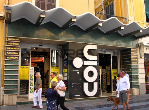 Sanremo: la Coin chiude dal 20 agosto all’8 settembre, ma non lascerà via Matteotti