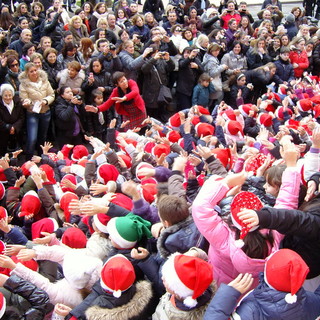 Ventimiglia: le foto dei canti natalizi di ieri della scuola Primaria di via Veneto (1° Circolo)