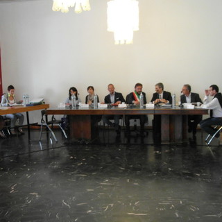 Bordighera: consiglio comunale che si accende sulla pratica della rotonda S. Ampelio, il Presidente chiede le scuse pubbliche del consigliere De Vincenzi