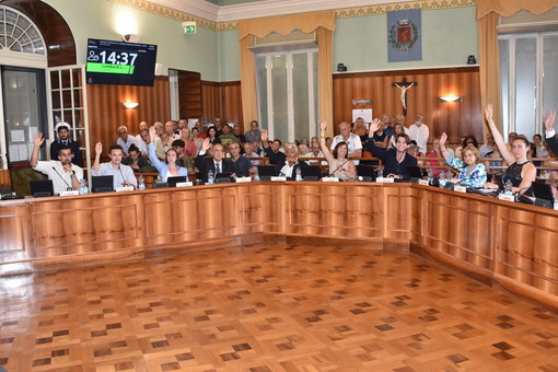 Sanremo: Consiglio comunale, Desiree Negri subentra in assise, bilancio e linee di mandato al centro della riunione Sanremo: Consiglio comunale, Desiree Negri subentra in assise, bilancio e linee di mandato al centro della riunione