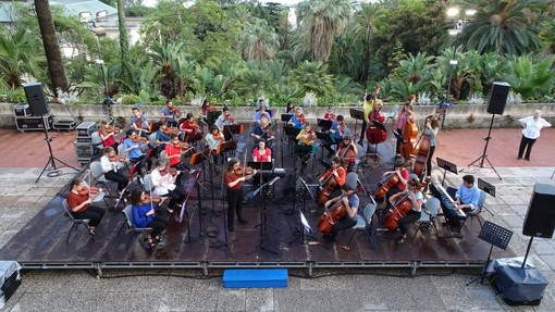 Sanremo: concerto della Giovane Orchestra della Riviera dei Fiori 'Note Libere' nella splendida cornice di villa Ormond