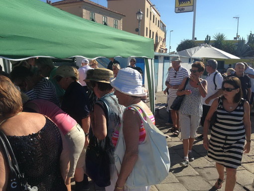 Sanremo: stazionamento in baia di navi passeggeri, un ristoratore chiede quali benefici arrecano