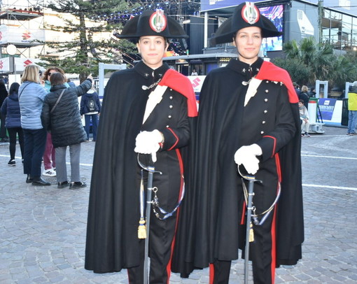 Carabinieri al Festival di Sanremo: gazebo informativo in piazza Colombo e militari in alta uniforme tra la gente Carabinieri al Festival di Sanremo: gazebo informativo in piazza Colombo e militari in alta uniforme tra la gente