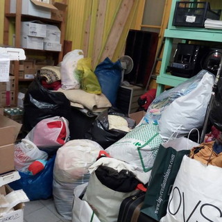 Ventimiglia: solidarietà per i migranti con l'associazione 'Garabombo', coperte ed altro alle Gianchette