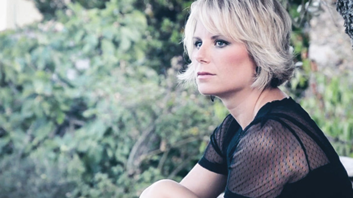 Chiara Ragnini: 'Tra le foglie è il nuovo singolo' della cantautrice di Lingueglietta, da oggi in radio e negli store