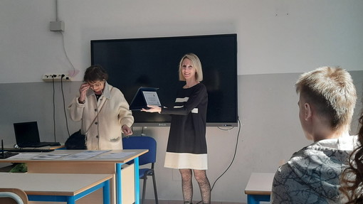 Ventimiglia: due classi dell’Istituto ‘Fermi’ prime ex-aequo al concorso ‘Registi di classe’ Ventimiglia: due classi dell’Istituto ‘Fermi’ prime ex-aequo al concorso ‘Registi di classe’