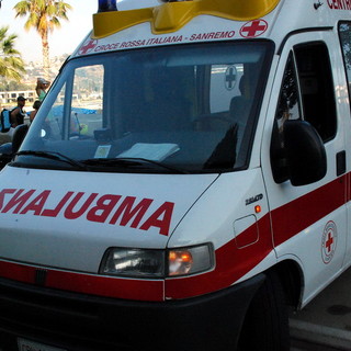 Sanremo: scooter si scontra con un'auto dei Carabinieri in corso Cavallotti, 40enne ferito Sanremo: scooter si scontra con un'auto dei Carabinieri in corso Cavallotti, 40enne ferito