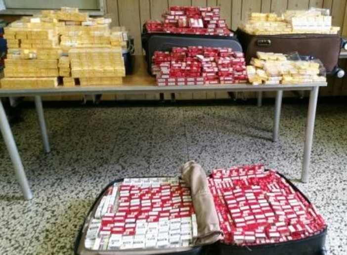 Ventimiglia: contrabbando di oltre 66 kg di sigarette, denunciati dalla Guardia di Finanza due stranieri Ventimiglia: contrabbando di oltre 66 kg di sigarette, denunciati dalla Guardia di Finanza due stranieri