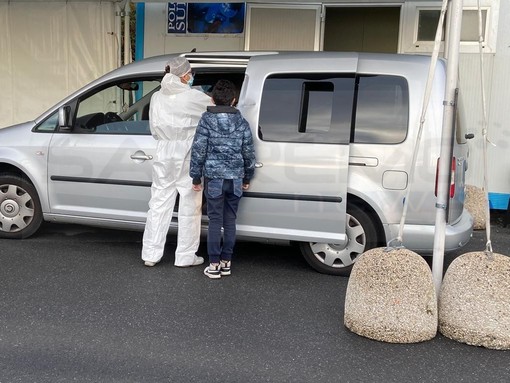 Strada chiusa a Bussana Mare, il centro tamponi ‘drive’ si sposta alla stazione di Taggia