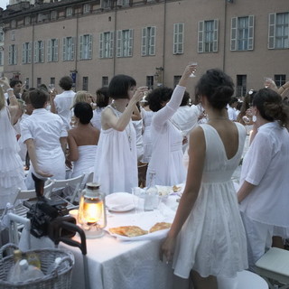 Imperia: martedì prossimo, appuntamento con la 'Cena in Bianco 2018' in via Ospedale e via V. Monti