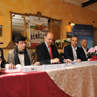 Presentate ieri a Farigliano (Piemonte) le squadre di serie A e di serie B di pallapugno Presentate ieri a Farigliano (Piemonte) le squadre di serie A e di serie B di pallapugno