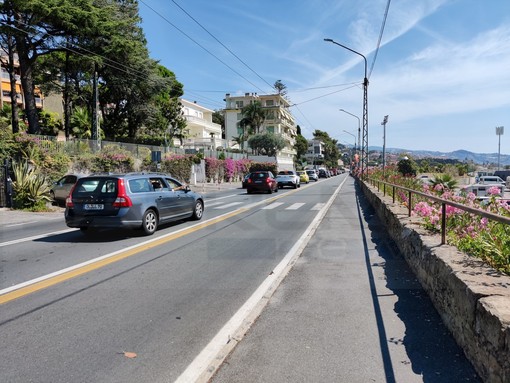 Sanremo: città letteralmente invasa dai turisti, qualche problema con le code ma spiagge e alberghi stracolmi (Foto) Sanremo: città letteralmente invasa dai turisti, qualche problema con le code ma spiagge e alberghi stracolmi (Foto)