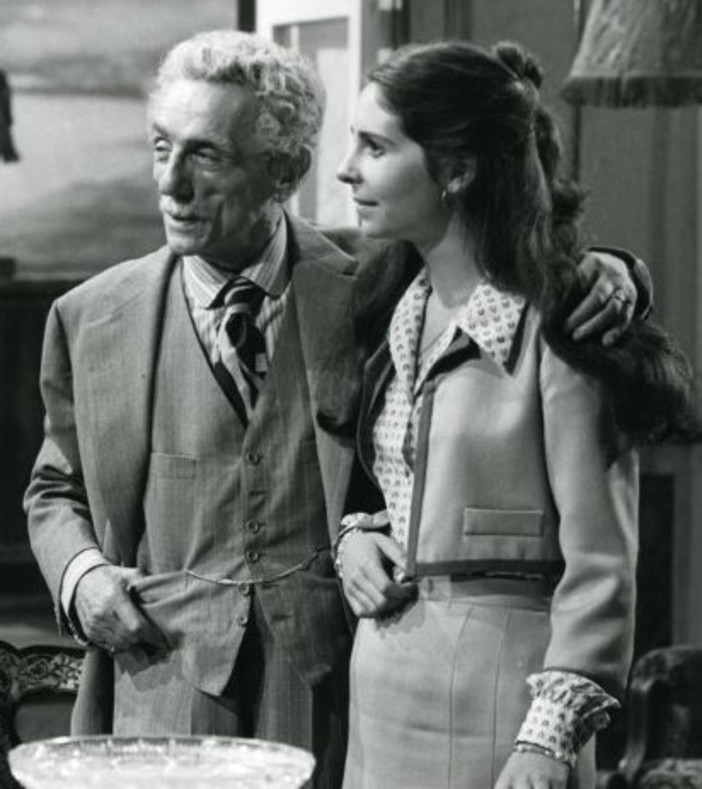 San Lorenzo al Mare: sabato prossimo torna al Teatro dell'Albero Cloris Brosca San Lorenzo al Mare: sabato prossimo torna al Teatro dell'Albero Cloris Brosca