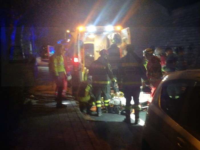 Ventimiglia: 58enne francese cade dagli scogli alla Baia Benjamin, recuperato dai Vvf è grave in ospedale (Foto e Video) Ventimiglia: 58enne francese cade dagli scogli alla Baia Benjamin, recuperato dai Vvf è grave in ospedale (Foto e Video)