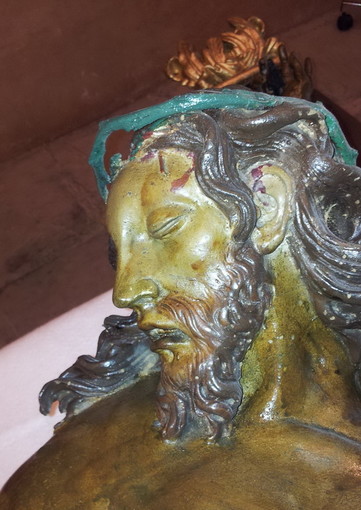 Ventimiglia: iniziati i lavori di restauro del Crocifisso della chiesa di Sant'Antonio Ventimiglia: iniziati i lavori di restauro del Crocifisso della chiesa di Sant'Antonio