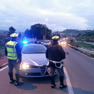 Imperia: nuovo vasto servizio di controllo della Polizia e della Municipale, oggi pomeriggio in Caramagna Imperia: nuovo vasto servizio di controllo della Polizia e della Municipale, oggi pomeriggio in Caramagna