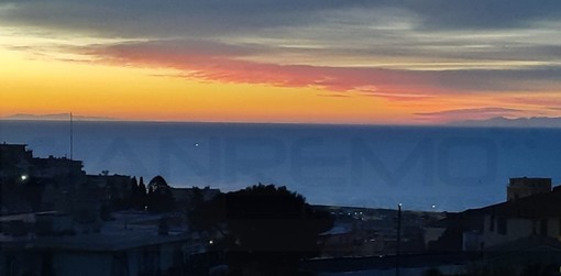 Cielo terso e straordinaria visibilità: questa mattina non solo Corsica ma anche le alpi Apuane dalla nostra provincia (Foto) Cielo terso e straordinaria visibilità: questa mattina non solo Corsica ma anche le alpi Apuane dalla nostra provincia (Foto)