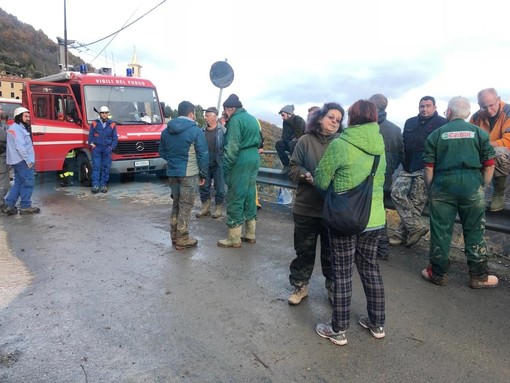 Rezzo: si muove ancora la frana a Cenova, evacuati i 20 residenti rimasti e via anche i soccorritori (Foto)