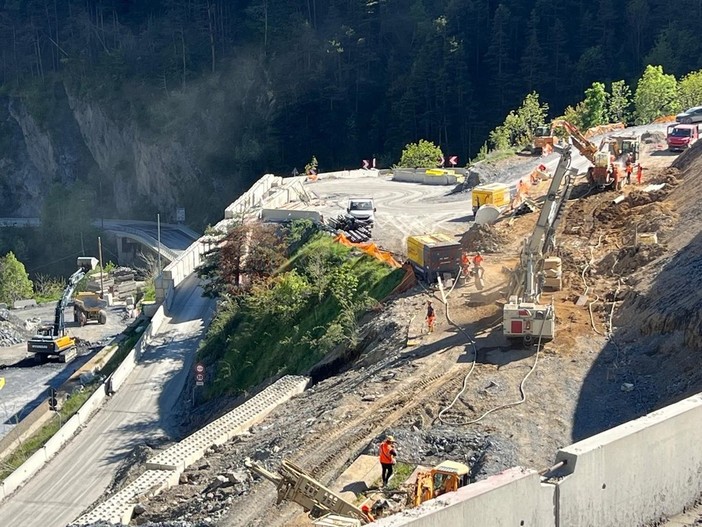 Tunnel di Tenda, il Comitato scende in cantiere: verifiche su personale e avanzamento dei lavori, da ieri traffico limitato Tunnel di Tenda, il Comitato scende in cantiere: verifiche su personale e avanzamento dei lavori, da ieri traffico limitato