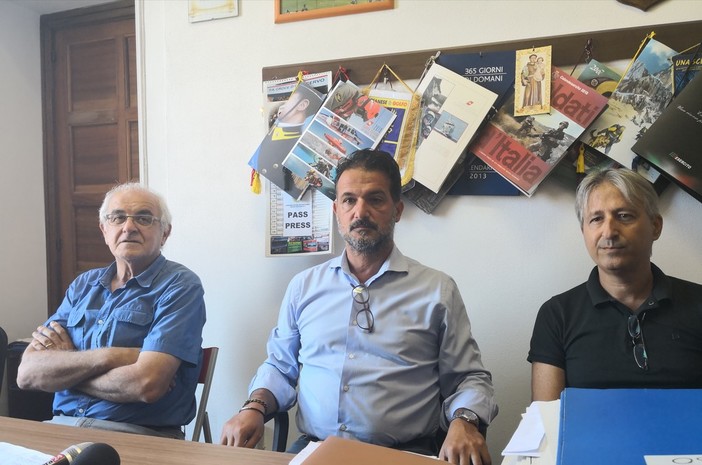 Golfo Dianese in ginocchio per l'emergenza idrica. I sindaci in coro: "Abbiamo bisogno di una mano, siamo una nave alla deriva" (Foto e video) Golfo Dianese in ginocchio per l'emergenza idrica. I sindaci in coro: "Abbiamo bisogno di una mano, siamo una nave alla deriva" (Foto e video)