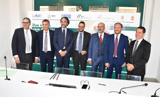 La presentazione alla stazione ferroviaria di Taggia La presentazione alla stazione ferroviaria di Taggia