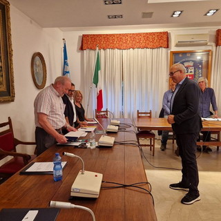 Ospedaletti: consegnate in Consiglio le 'Pergamene' a Pier Franco Rivano e alla confetteria 'Capriccio' Ospedaletti: consegnate in Consiglio le 'Pergamene' a Pier Franco Rivano e alla confetteria 'Capriccio'