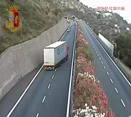 Le immagini dalle telecamere dell'autostrada A10