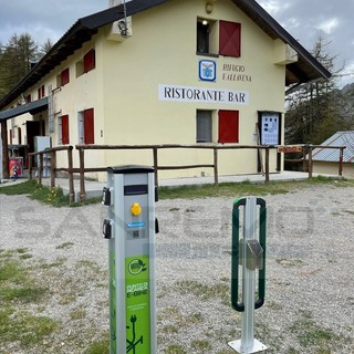 Colonnine di ricarica delle bici elettriche: ne servirebbero nell'entroterra, a che punto siamo arrivati?