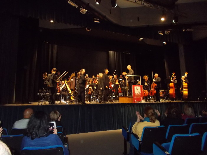 Bordighera: successo di pubblico ieri al Palazzo del Parco per l'esibizione della Sinfonica diretta da Massimo Dal Prà