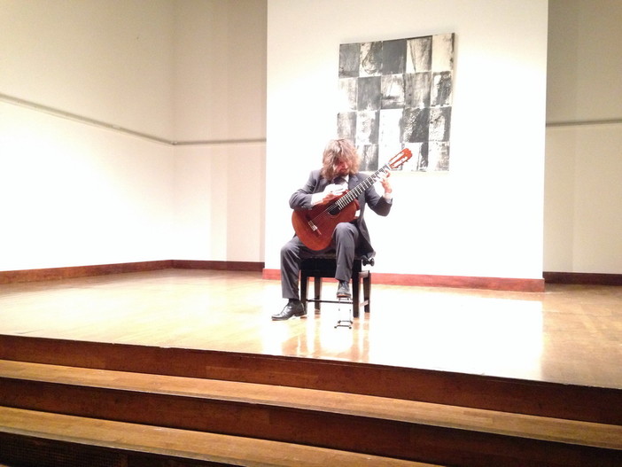 Applauditissimo concerto del chitarrista imperiese Christian Lavernier alla 'Bolivar Hall' di Londra Applauditissimo concerto del chitarrista imperiese Christian Lavernier alla 'Bolivar Hall' di Londra