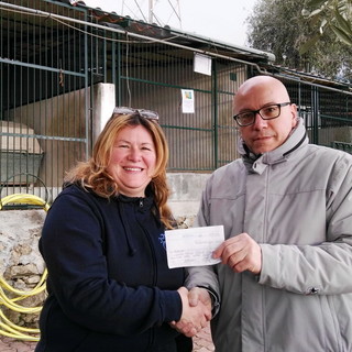 Grandissimo successo per il 'contest' di Natale con gli amici a '4 zampe', consegnato il contributo all'Enpa Grandissimo successo per il 'contest' di Natale con gli amici a '4 zampe', consegnato il contributo all'Enpa