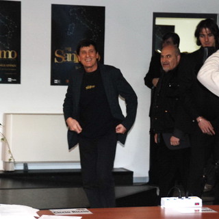 Festival di Sanremo 2011: Morandi, la serata 'Nata per unire' è stata un trionfo