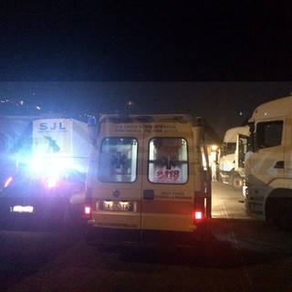 Ventimiglia: alterco tra due camionisti finisce a cazzotti all'autoporto, 40enne trasportato in ospedale