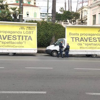 Sanremo: scatta la protesta contro Achille Lauro, due camion 'vela' girano per la città del Festival (Foto)